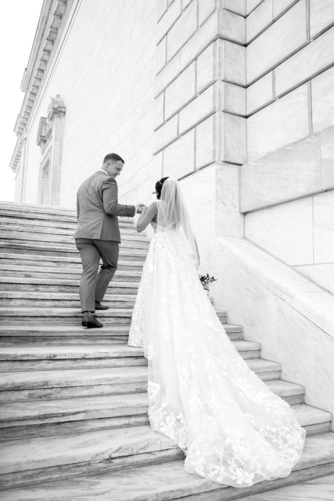 Detroit Institute of Arts bride and groom pictures