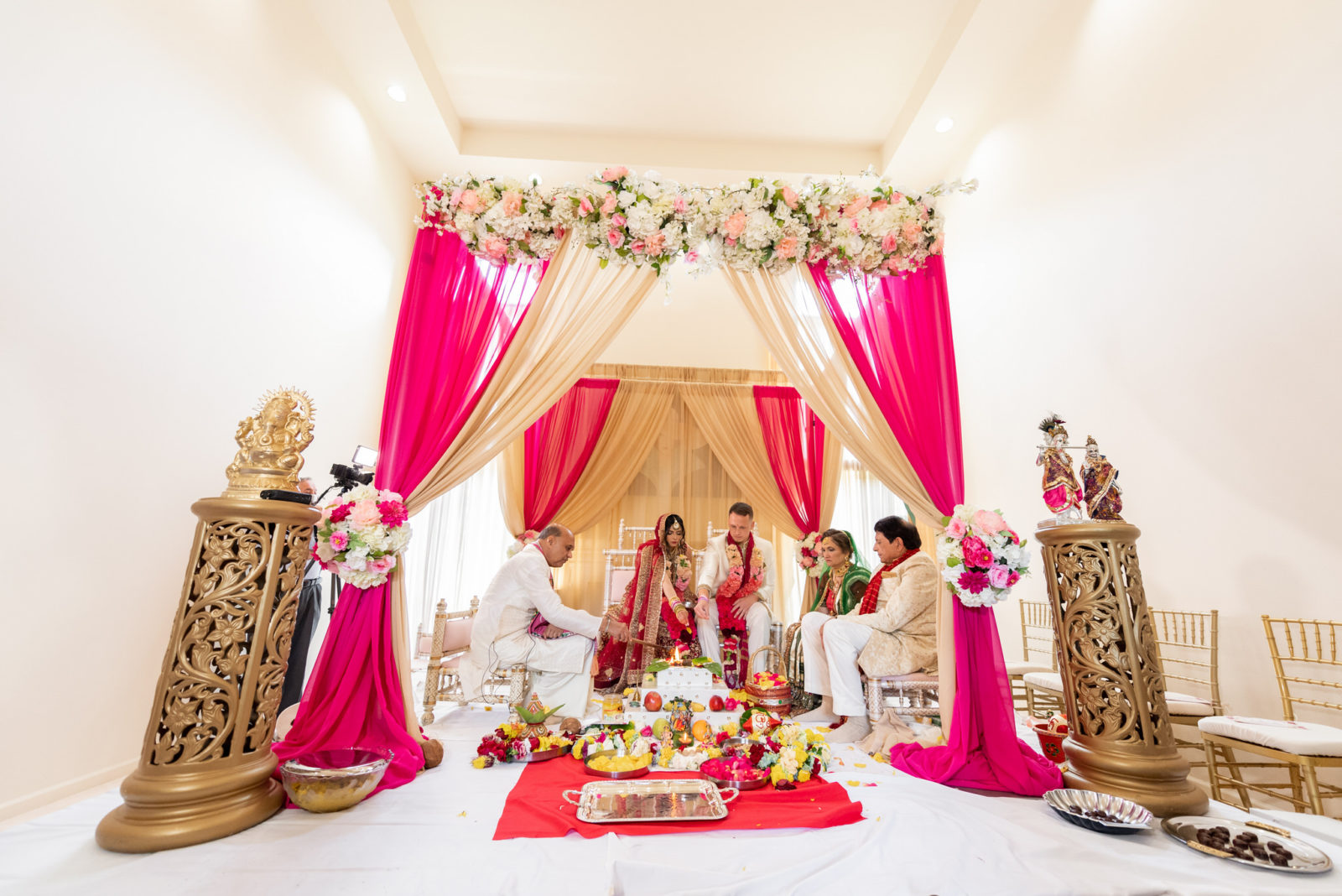 Intimate Indian Wedding at Private Estate in Detroit, MI | Priya ...