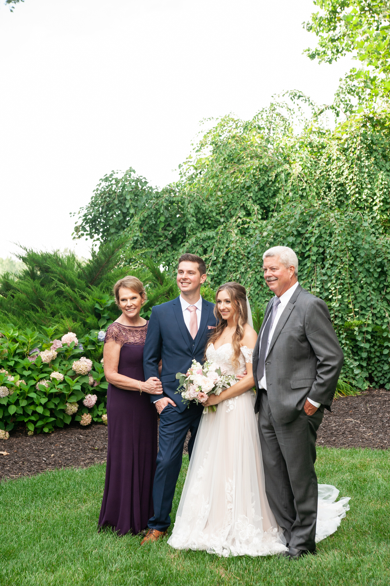 outdoor wedding family photos