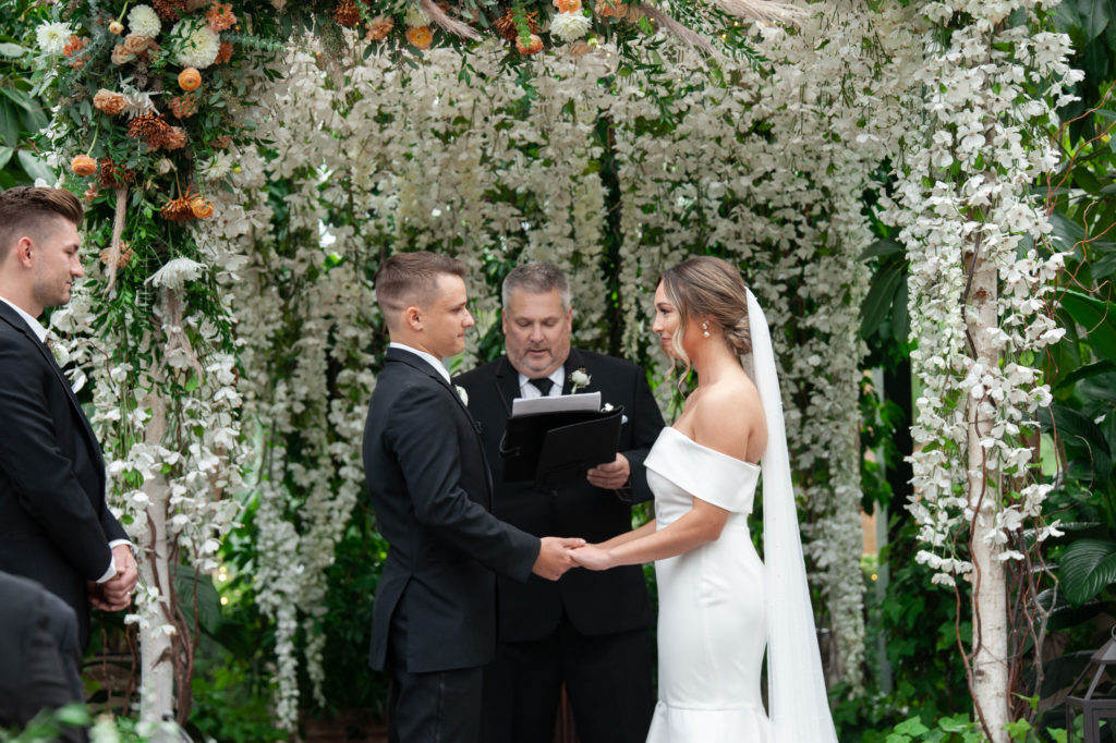 luxurious fall wedding ceremony at the Planterra Conservatory