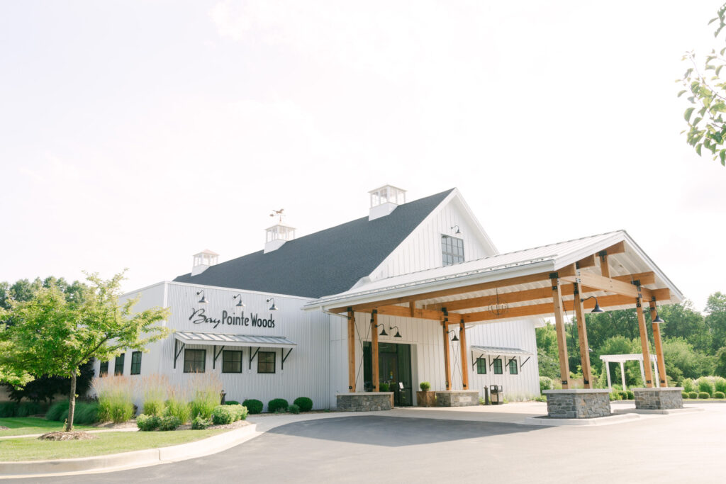 Exterior of Bay Pointe Woods wedding venue in Shelbyville, Michigan
